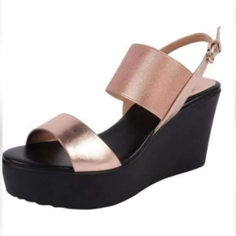NWOT Charles By Charles David Gold and Black Wedge Sandals size 7.5.